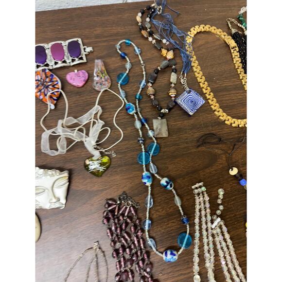 Box of vintage costume jewelry lot - Picture 6 of 15